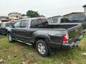 Toyota Tacoma PreRunner V6 4dr Double Cab 5.0 ft. SB (4.0L 6cyl 5A)