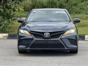Toyota Camry SE 2021 Green