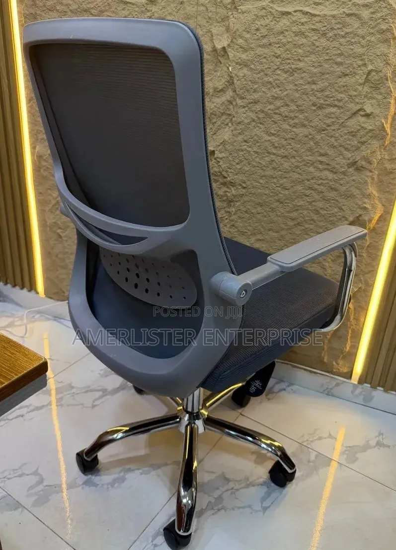 Swivel Mesh Chair