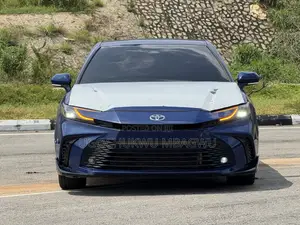 Toyota Camry XLE 2025 Blue