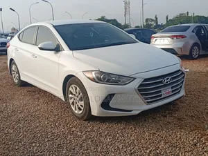 Hyundai Elantra SE Sedan FWD (2.0L 4cyl 6M) 2017 White
