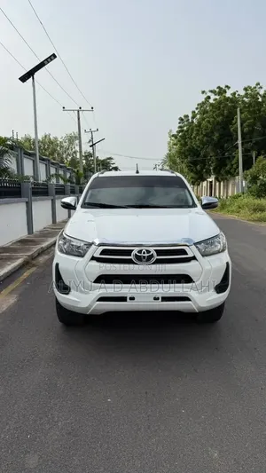 Toyota Hilux 2020 White