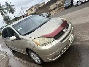 Toyota Sienna XLE 2005 Gold