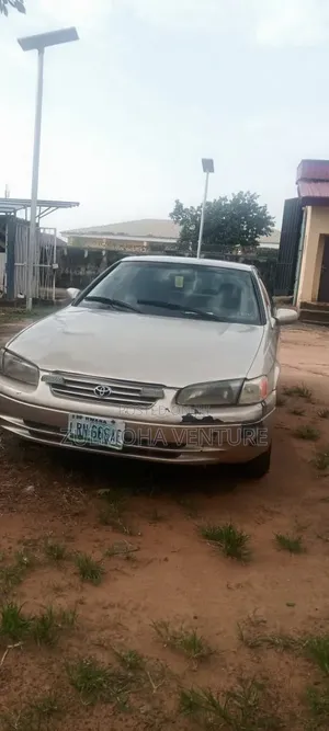 Toyota Camry Automatic 1999 Gold