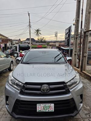 Toyota Highlander SE 4x4 V6 (3.5L 6cyl 8A) 2017 Silver