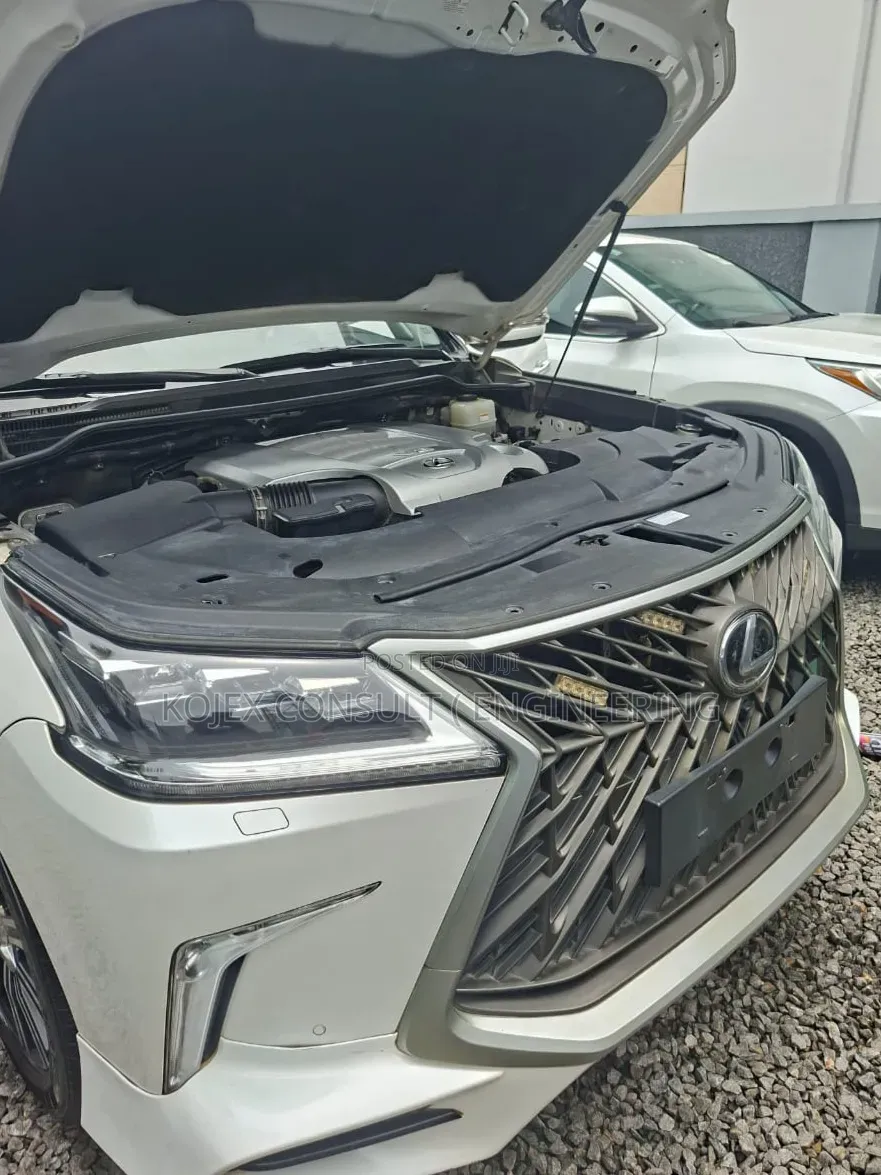 Lexus LX 570 AWD 2020 White