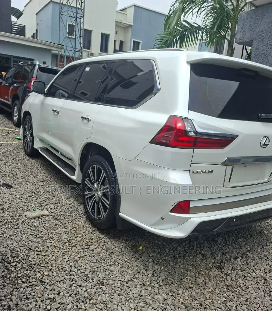 Lexus LX 570 AWD 2020 White