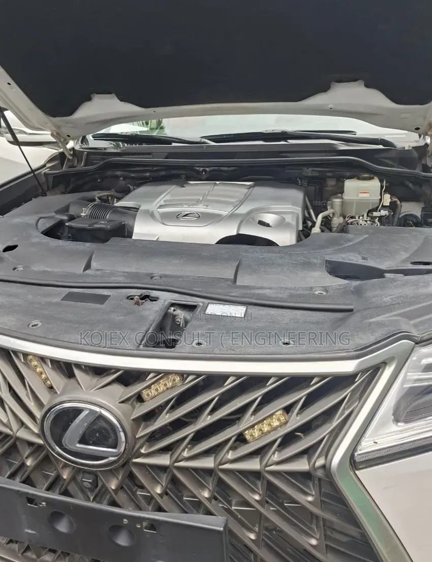 Lexus LX 570 AWD 2020 White