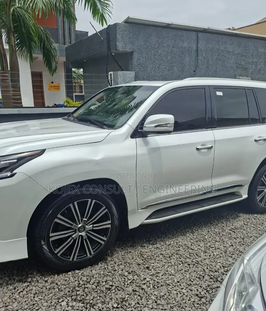 Lexus LX 570 AWD 2020 White