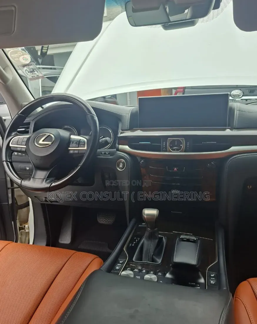 Lexus LX 570 AWD 2020 White