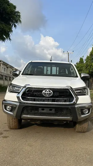 Toyota Hilux Revo Double Cab Petrol 2.7 AWD 2021 White