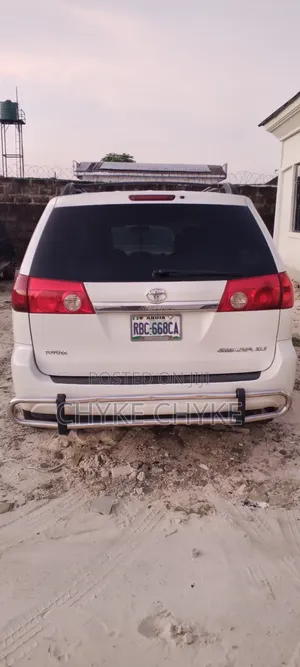 Toyota Sienna 2008 White
