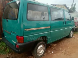 Volkswagen Transporter 2005 Green