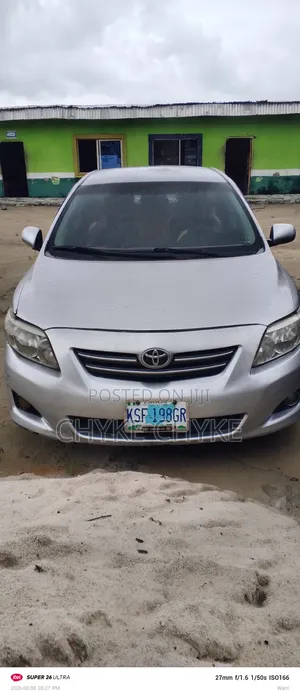 Toyota Corolla LE 4dr Sedan (1.8L 4cyl 4A) 2011 Silver