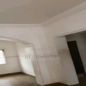 3bdrm Block of Flats in Soluyi for rent