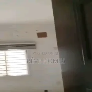 3bdrm Block of Flats in Soluyi for rent