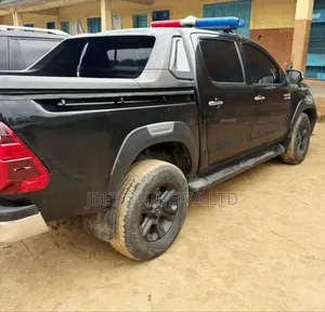 Toyota Hilux 2015 Black