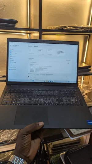Laptop Dell Latitude 3520 8GB Intel Core i7 SSD 256GB