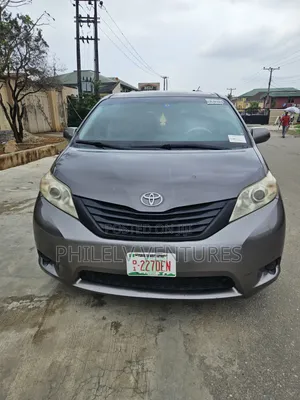 Toyota Sienna LE FWD 8-Passenger 2013 Gray