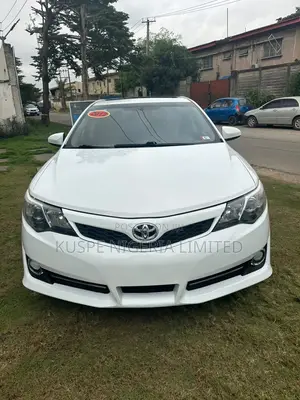 Toyota Camry XLE V6 4dr Sedan (3.5L 6cyl 6A) 2013 White