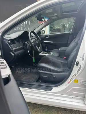 Toyota Camry XLE V6 4dr Sedan (3.5L 6cyl 6A) 2013 White