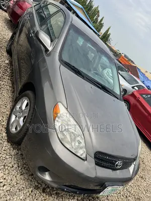 Toyota Matrix Hatchback AWD (1.8L 4cyl 4A) 2005 Gray