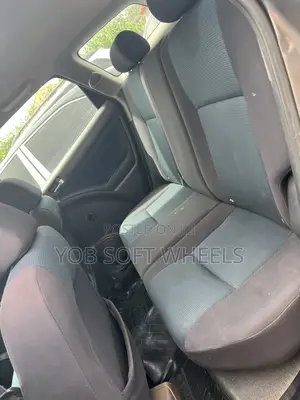 Toyota Matrix Hatchback AWD (1.8L 4cyl 4A) 2005 Gray