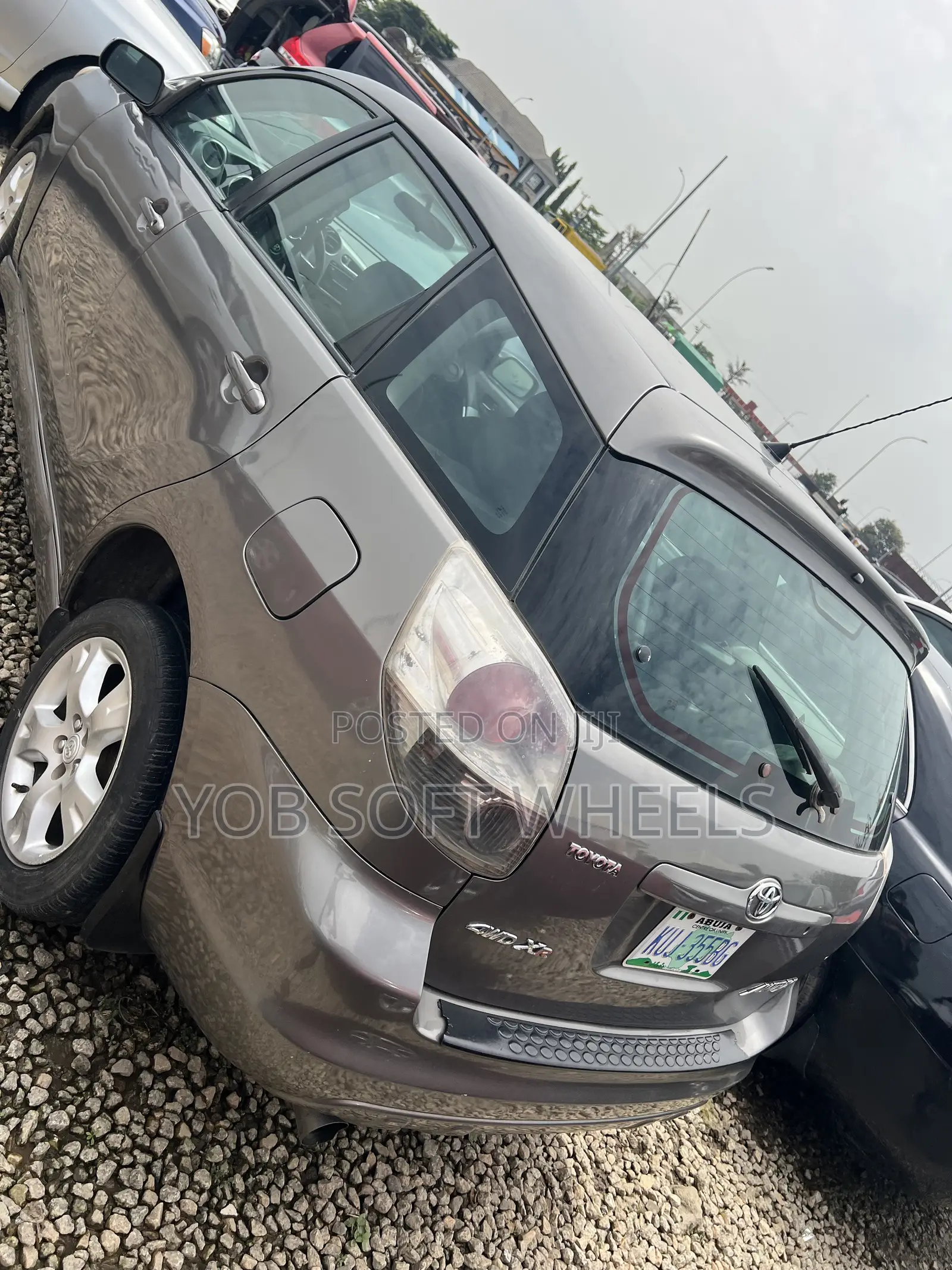 Toyota Matrix Hatchback AWD (1.8L 4cyl 4A) 2005 Gray