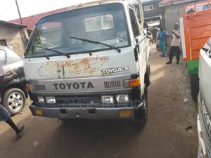 Toyota Dyna 150 First Body With Normal Bucket 3y Engine Petrol Truck