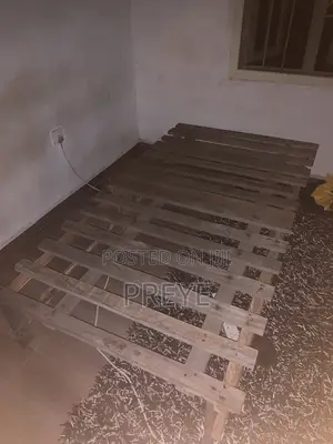 Wooden Slatted Bed Base, Suitable for Supporting a Mattress