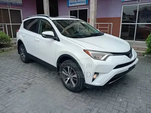 Toyota RAV4 XLE AWD (2.5L 4cyl 6A) 2016 White