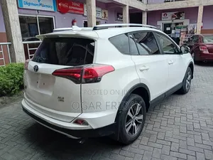 Toyota RAV4 XLE AWD (2.5L 4cyl 6A) 2016 White