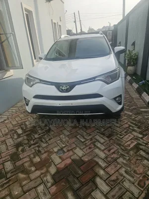 Toyota RAV4 XLE 4dr SUV (2.5L 4cyl 6A) 2018 White
