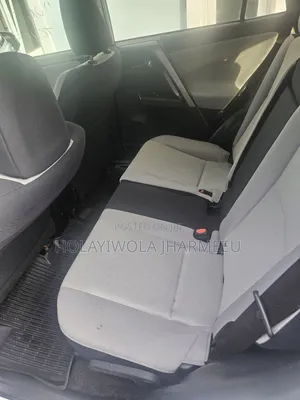 Toyota RAV4 XLE 4dr SUV (2.5L 4cyl 6A) 2018 White