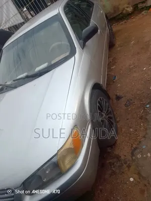 Toyota Camry 2000 Gold