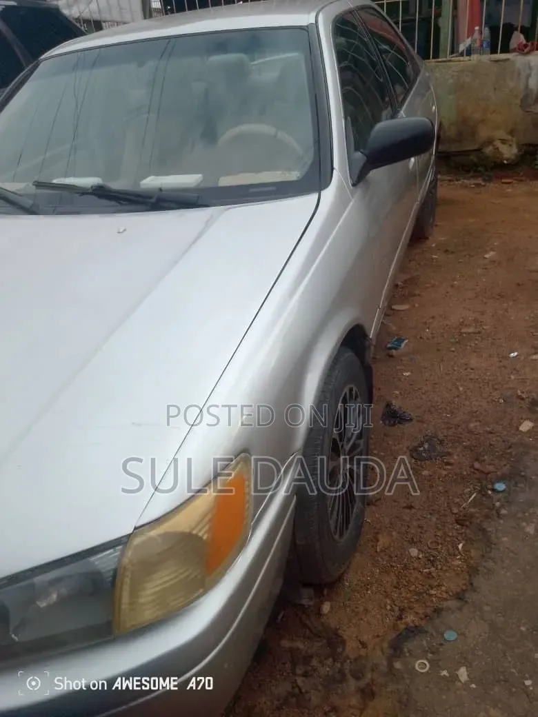 Toyota Camry 2000 Gold