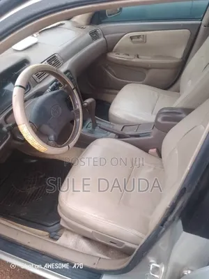 Toyota Camry 2000 Gold