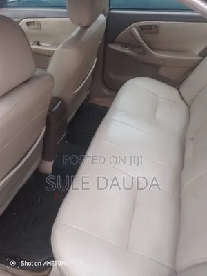 Toyota Camry 2000 Gold