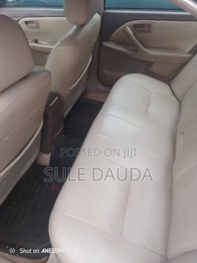 Toyota Camry 2000 Gold
