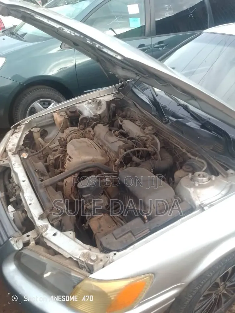 Toyota Camry 2000 Gold
