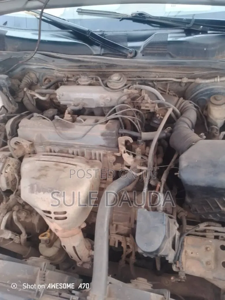 Toyota Camry 2000 Gold