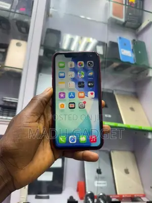 Apple iPhone 11 64 GB Red