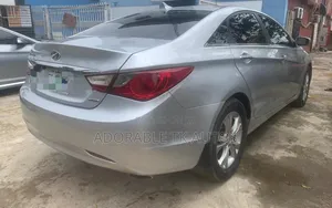 Hyundai Sonata Limited Sedan FWD (2.4L 4cyl 6A) 2012 Silver