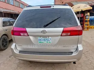 Toyota Sienna 2005 Silver