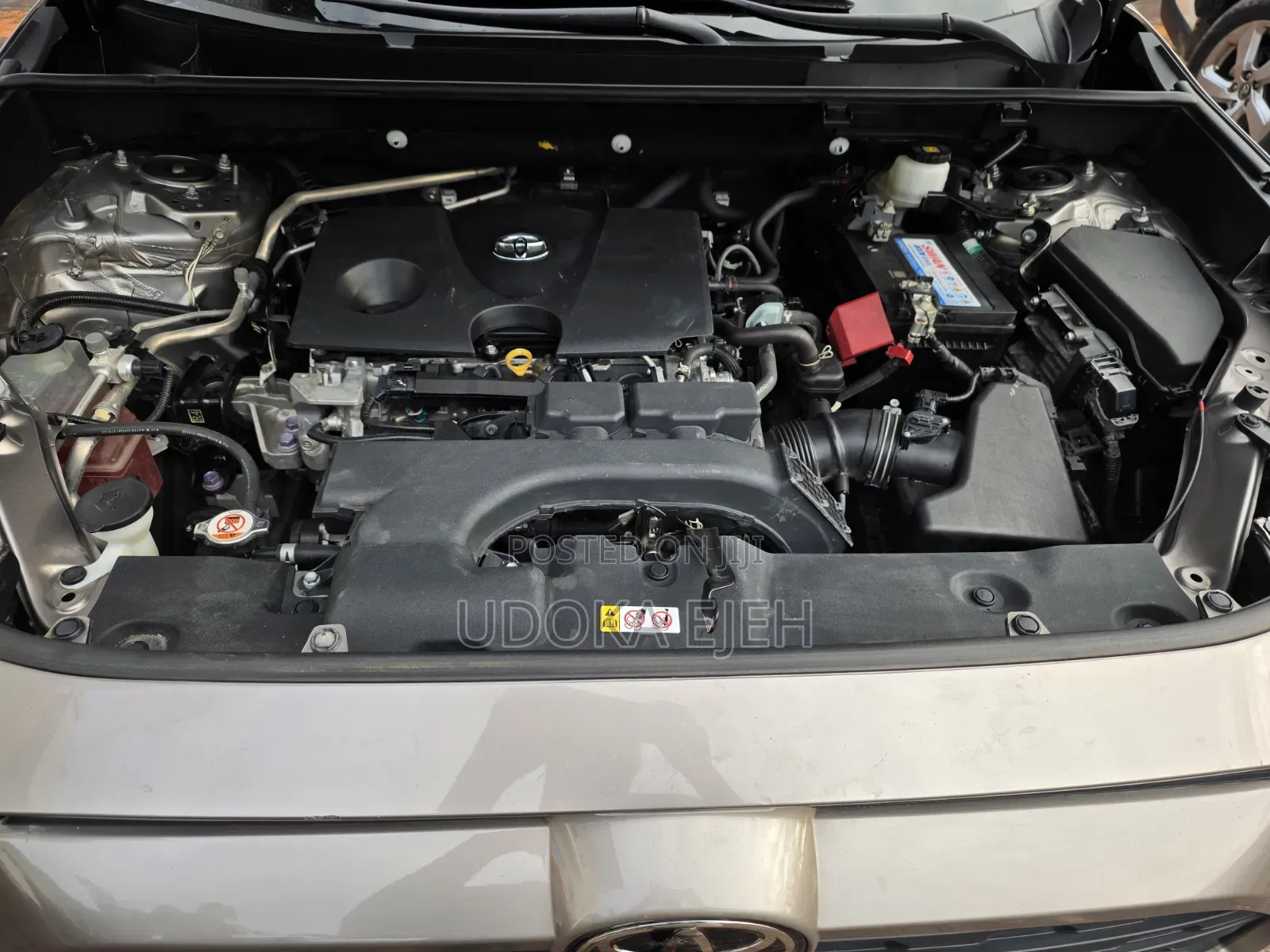 Toyota RAV4 XLE 2021 Gray