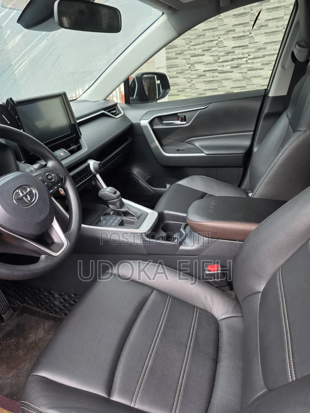 Toyota RAV4 XLE 2021 Gray