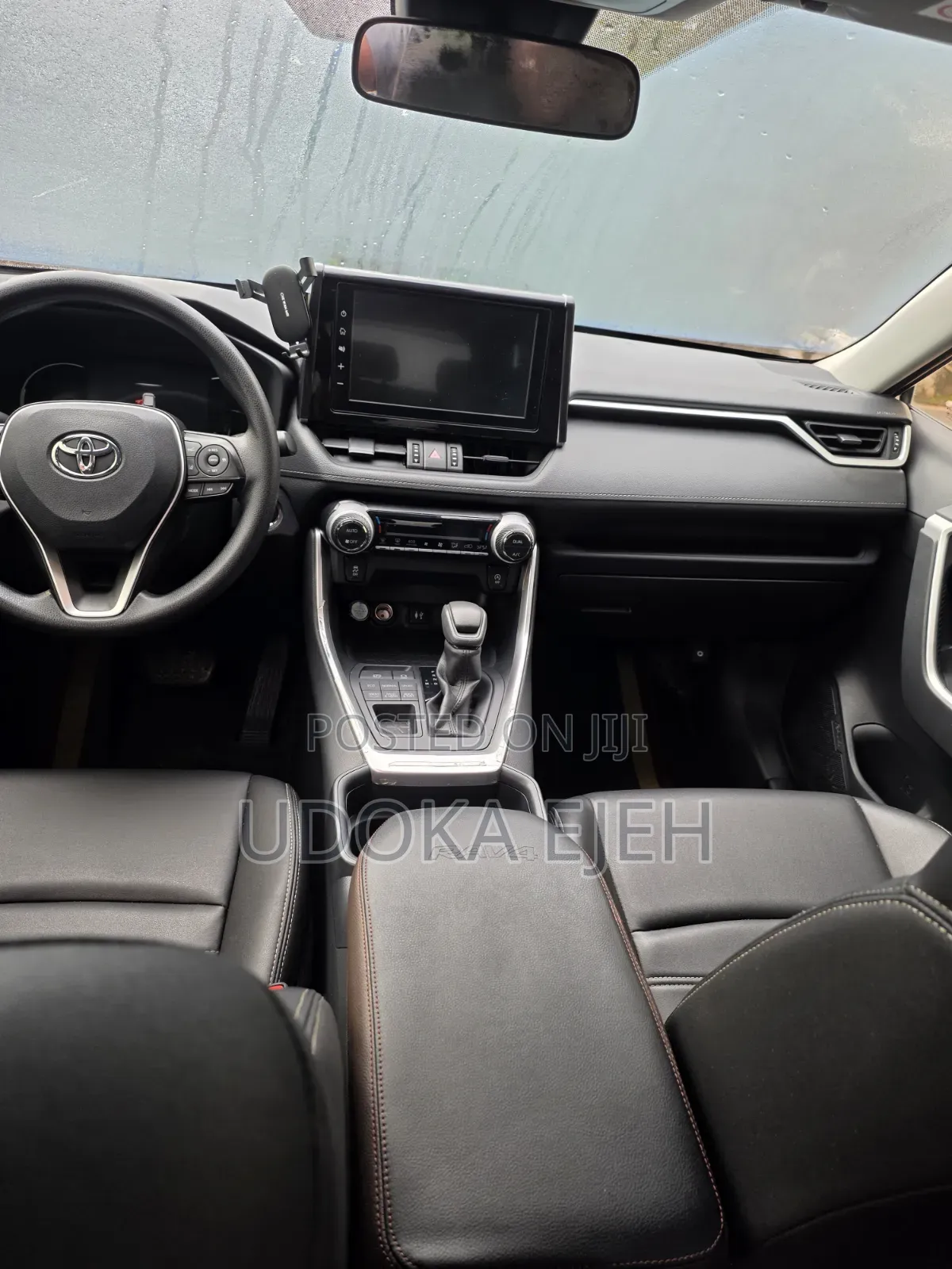 Toyota RAV4 XLE 2021 Gray