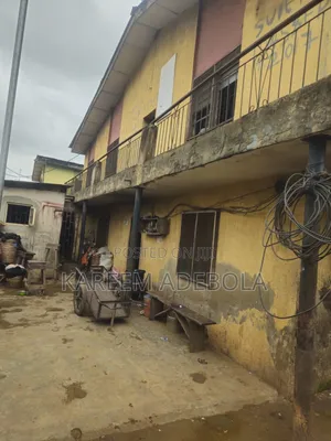 3bdrm Block of Flats in Bakare Berger for sale