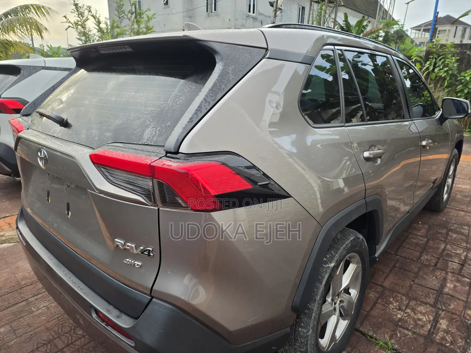 Toyota RAV4 XLE 2021 Gray
