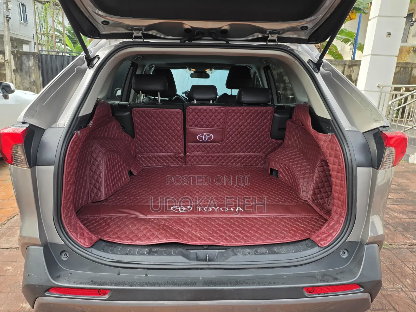 Toyota RAV4 XLE 2021 Gray